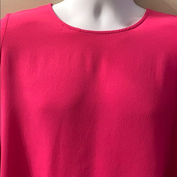 VINCE CAMUTO Blouse. Size Small - Picture 3 of 11